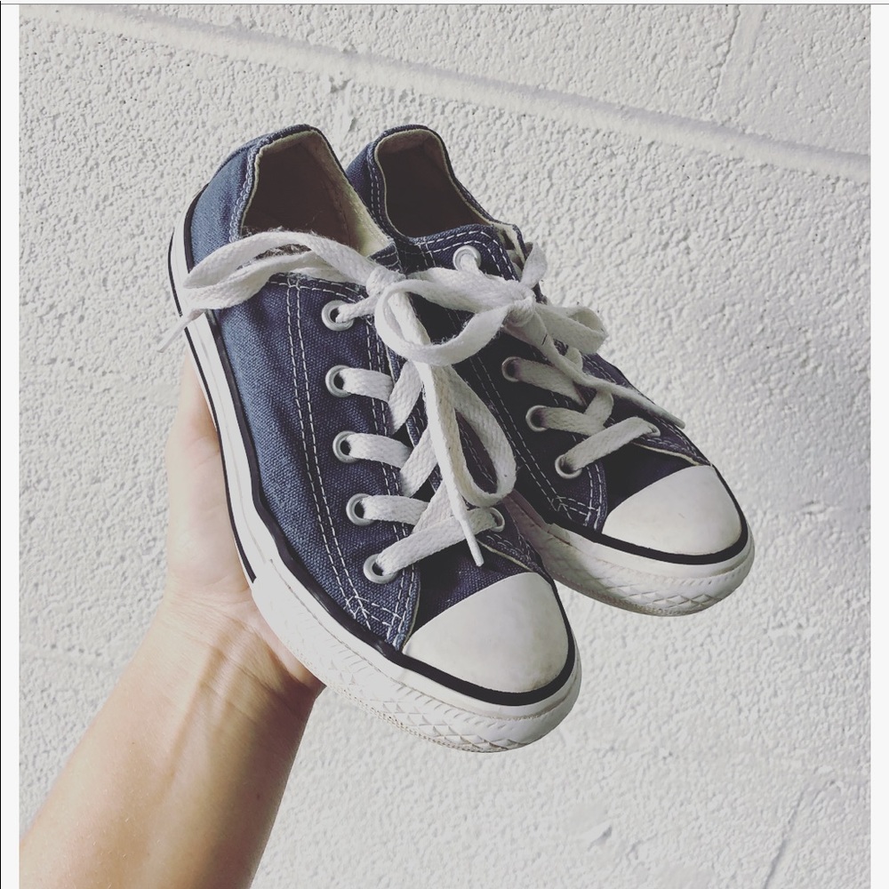 Converse low tops sz: 13 kids